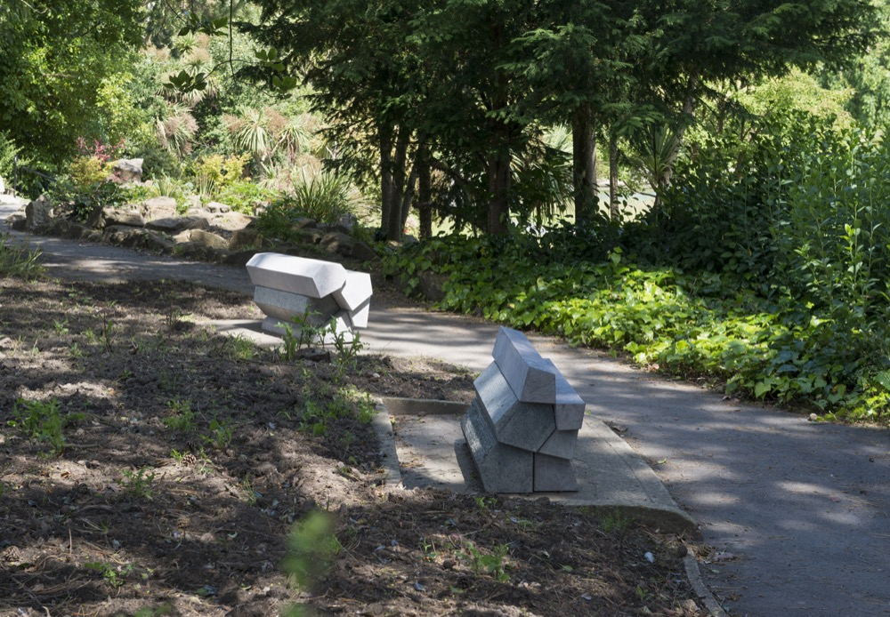 Benchmark E (foreground), D (background)