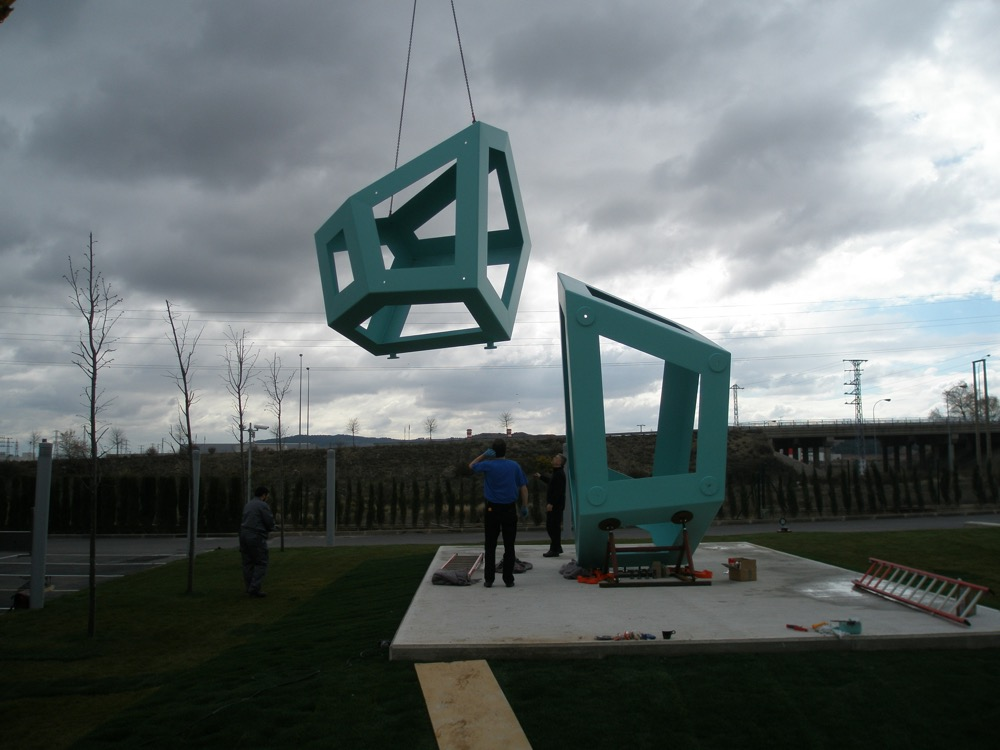 Installation of 'Nosotros Tres (The Three Of Us)'
